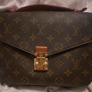 Louis Vuitton Pochette Métis